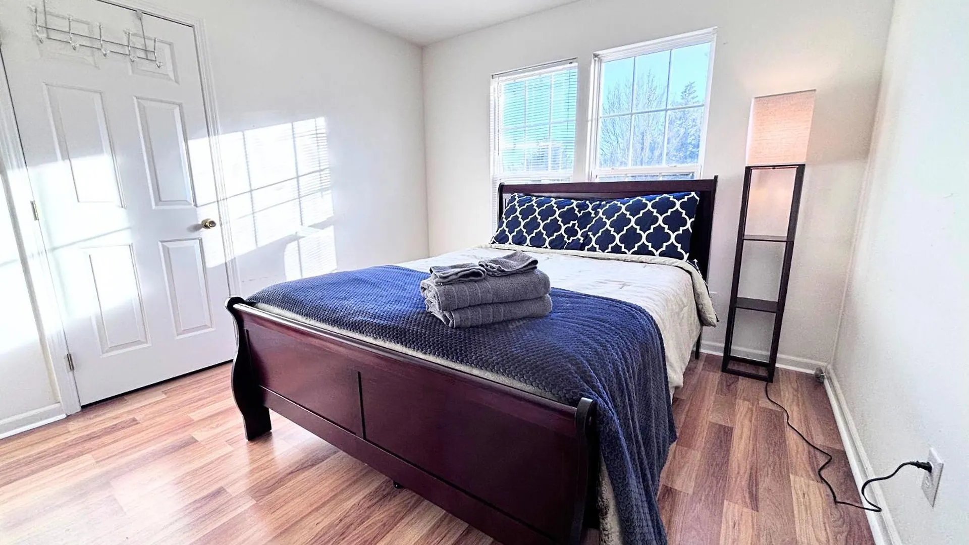Amazing 4 Bdrm Home W Garage In Charlotte Villa